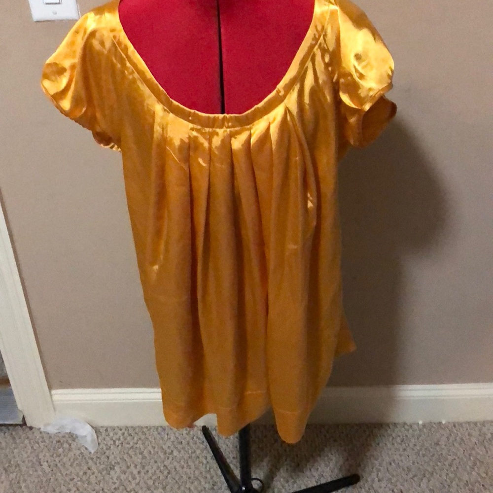 Gooorgeous Gold top!😍